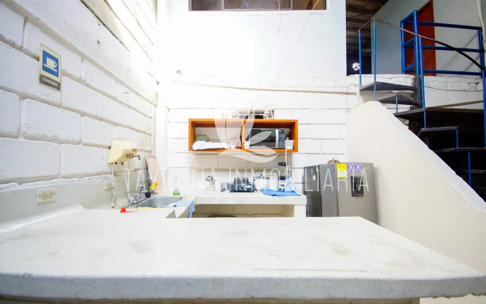Venta de bodega con oficina, Rodadero, Santa Marta