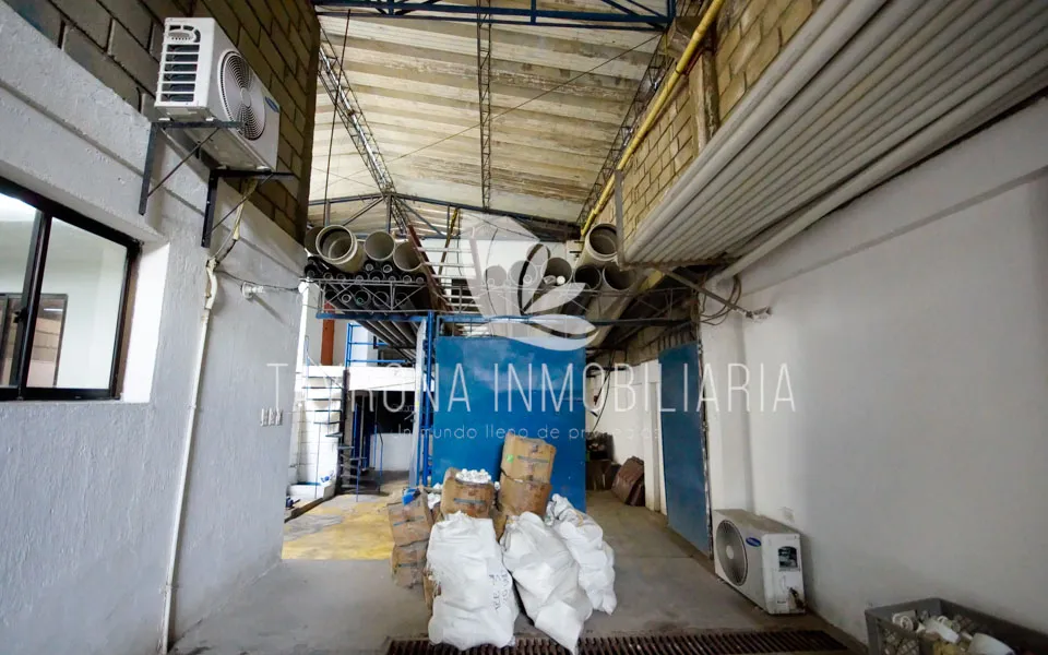 Venta de bodega con oficina, Rodadero, Santa Marta