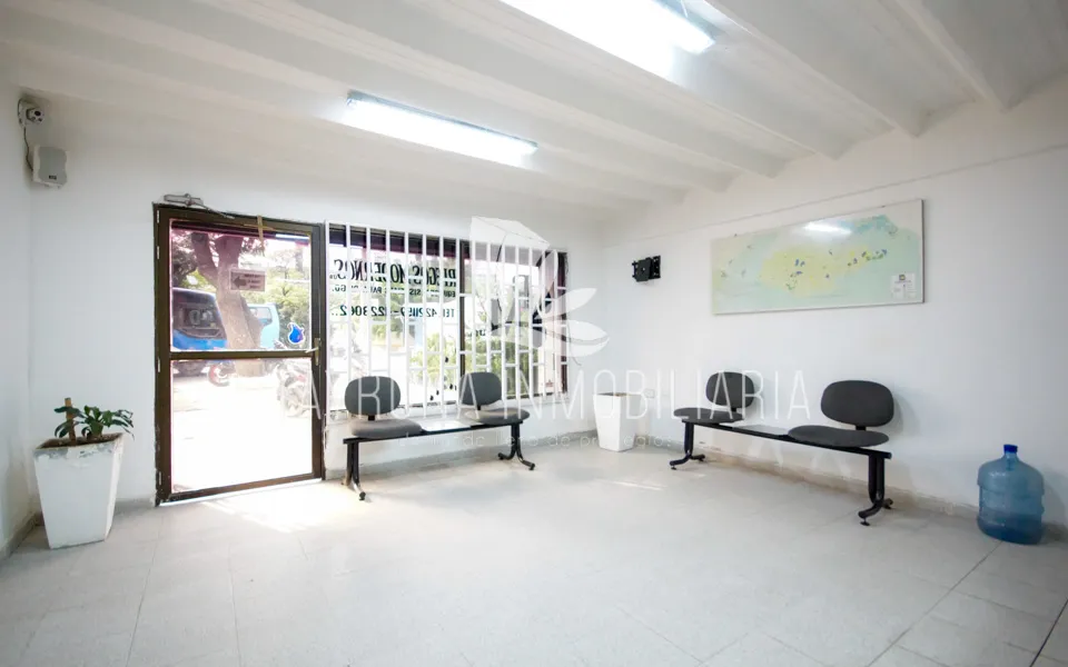 Venta de bodega con oficina, Rodadero, Santa Marta