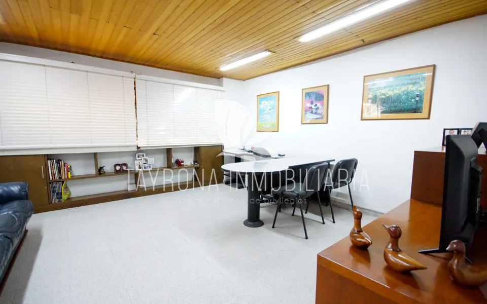 Venta de bodega con oficina, Rodadero, Santa Marta