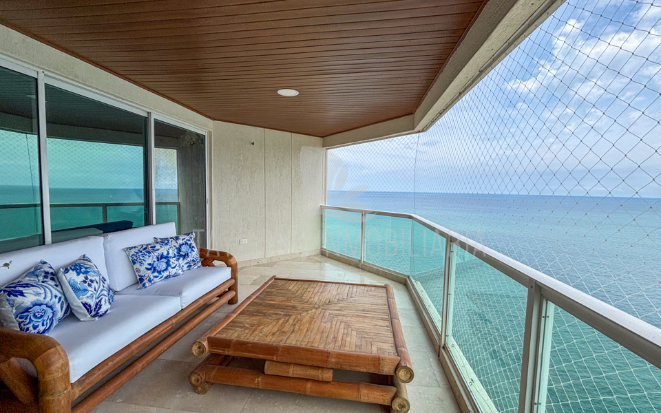 Apartamento en venta frente al mar – Primera línea de playa Santa Marta