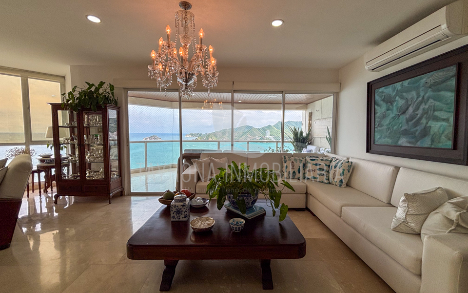 Apartamento en venta frente al mar – Primera línea de playa Santa Marta