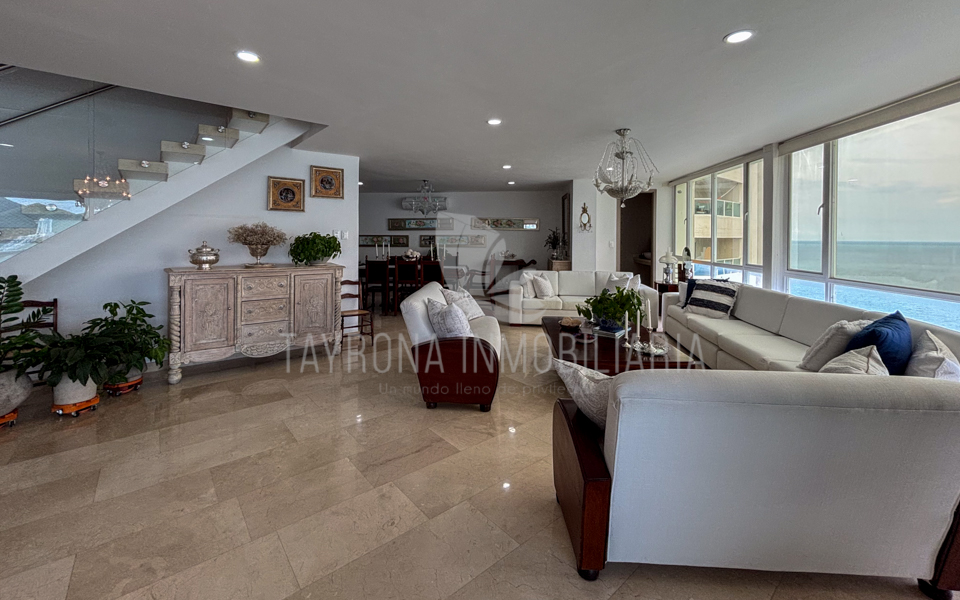 Apartamento en venta frente al mar – Primera línea de playa Santa Marta