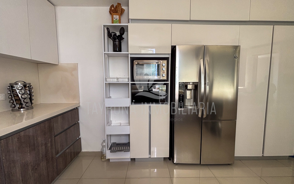 Apartamento en venta frente al mar – Primera línea de playa Santa Marta