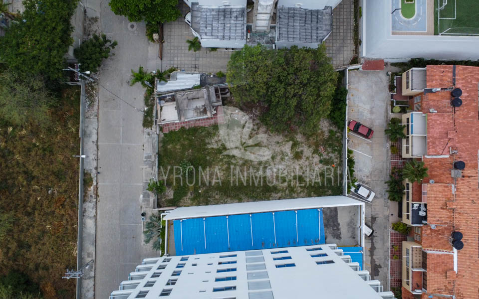 Lote en venta a media cuadra del mar en Playa Salguero
