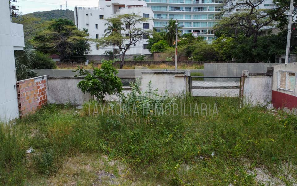 Lote en venta a media cuadra del mar en Playa Salguero