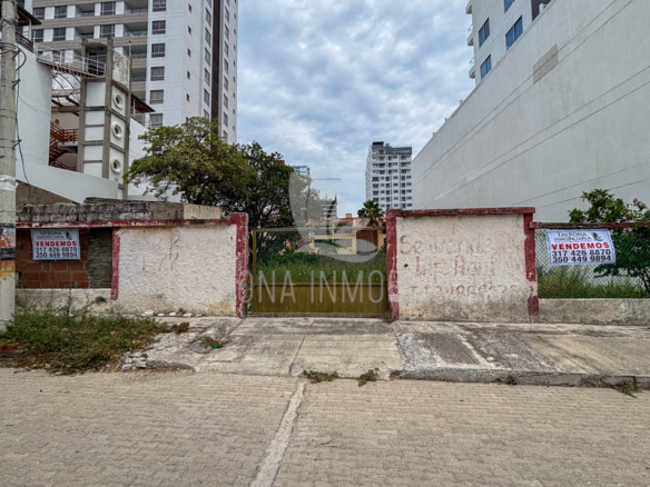 Lote en venta a media cuadra del mar en Playa Salguero