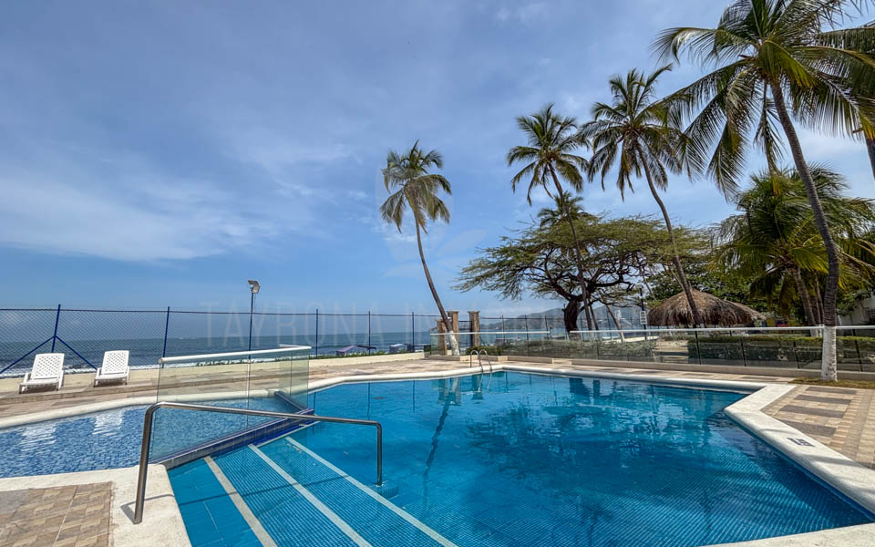 Cabaña en venta frente al mar en Playa Salguero