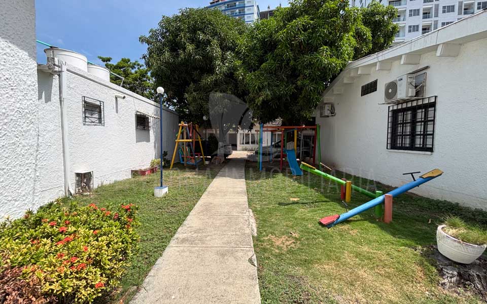 Cabaña en venta frente al mar en Playa Salguero