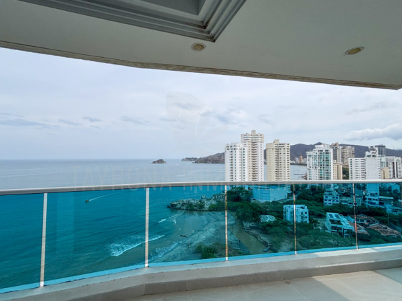 Apartamento amoblado en Playa Salguero de 3 habitaciones frente al Mar