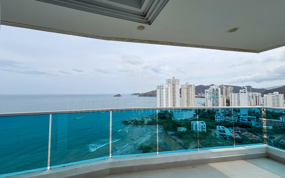 Apartamento amoblado en Playa Salguero de 3 habitaciones frente al Mar