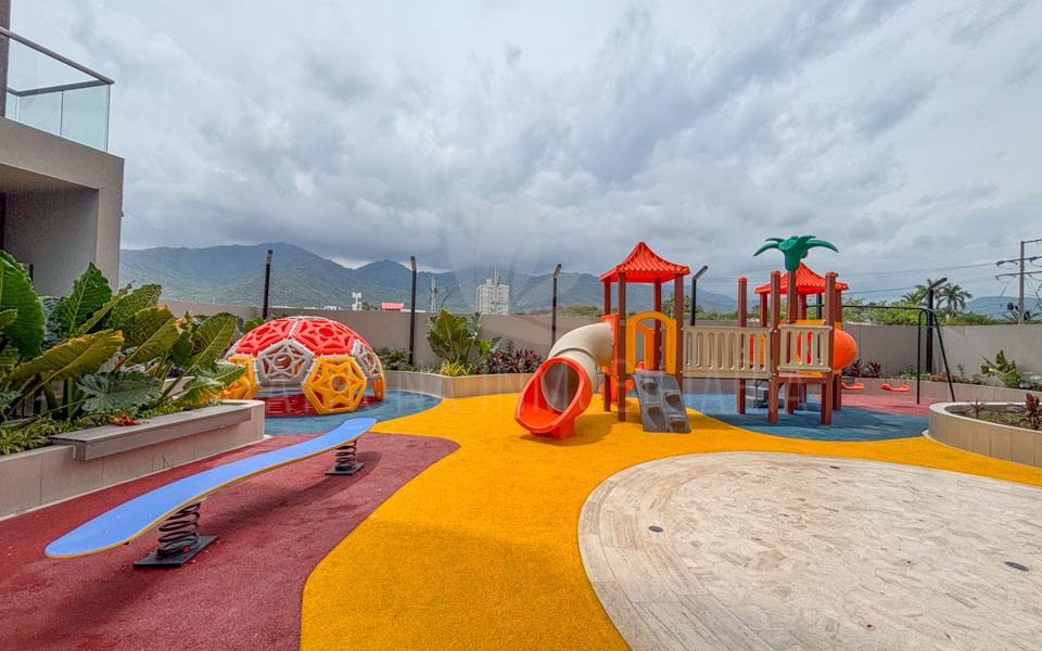 Apartaestudio en venta en Santa Marta con balcón y piscina infinita