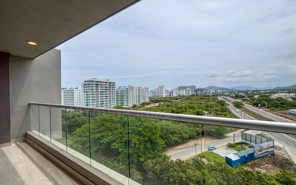 Apartaestudio en venta en Santa Marta con balcón y piscina infinita