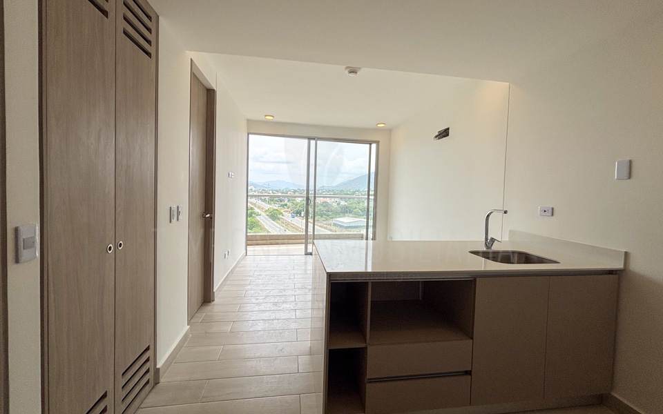 Apartaestudio en venta en Santa Marta con balcón y piscina infinita