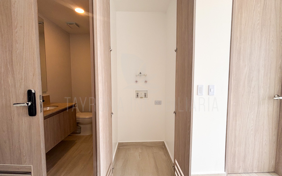 Apartaestudio en venta en Santa Marta con balcón y piscina infinita