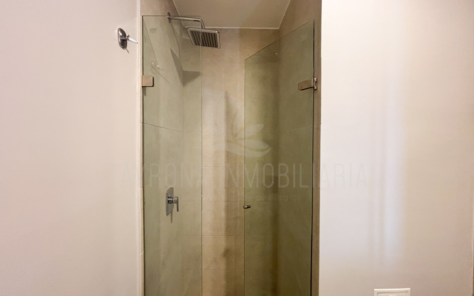 Apartaestudio en venta en Santa Marta con balcón y piscina infinita