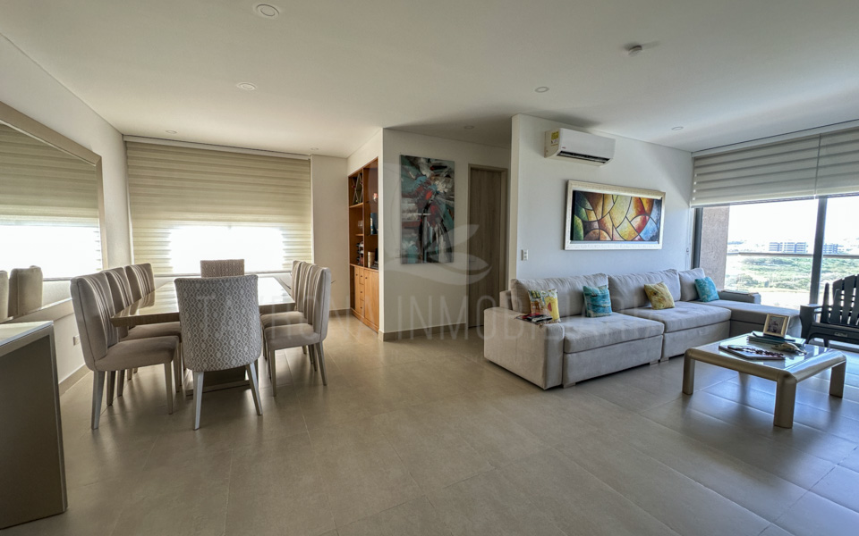 Apartamento en venta, Sabanilla frente al mar