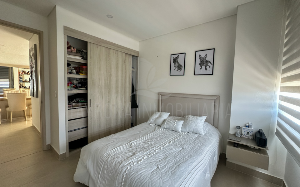 Apartamento en venta, Sabanilla frente al mar
