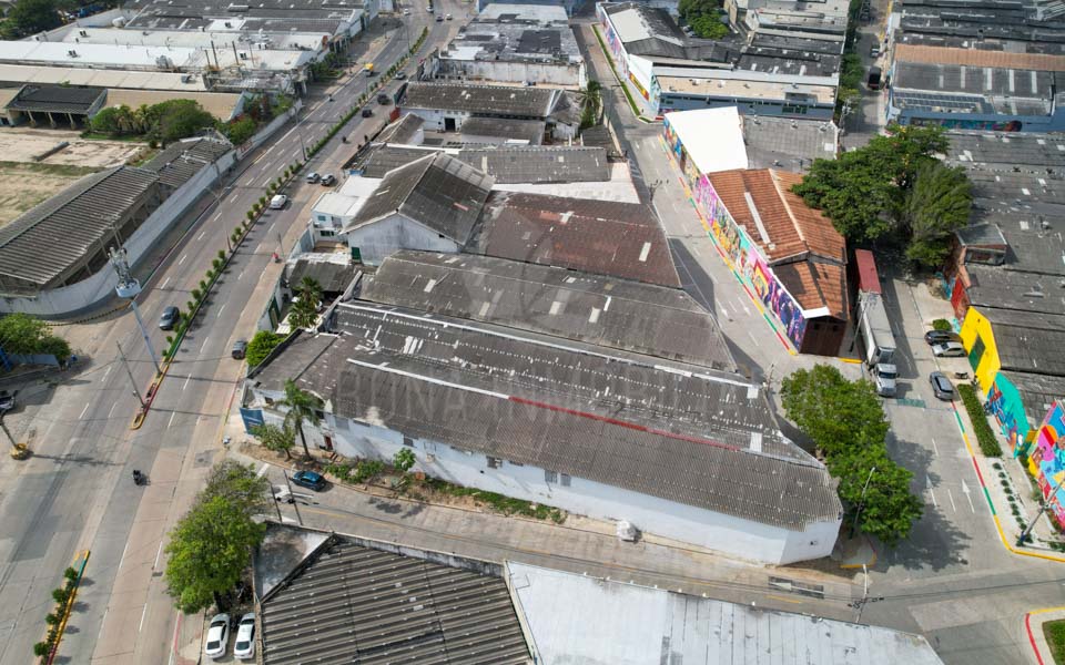 Bodega industrial en venta sobre la Vía 40