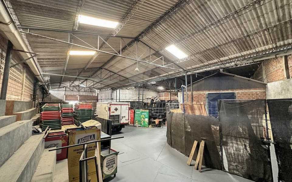 Bodega industrial en venta sobre la Vía 40