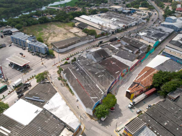 Bodega industrial en venta sobre la Vía 40