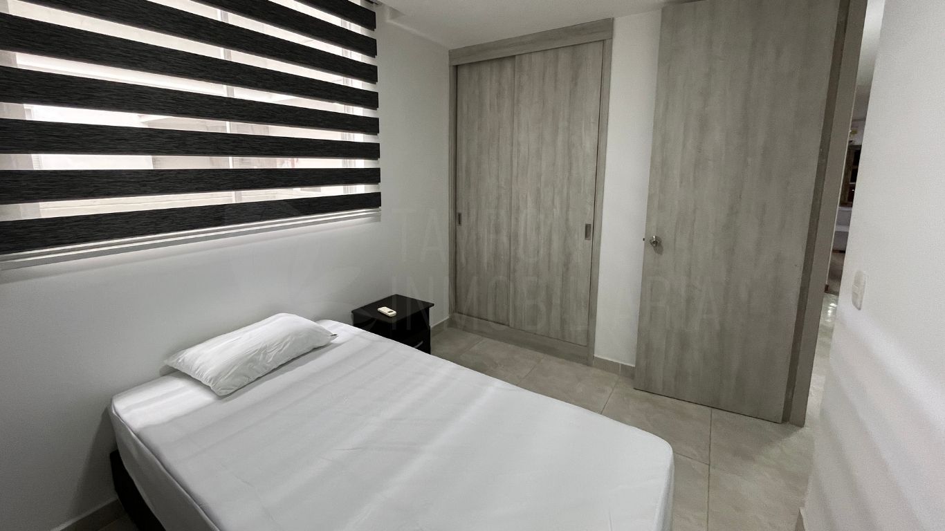 Apartamento amoblado de tres habitaciones
