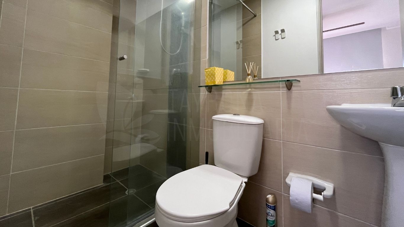 Apartamento amoblado de tres habitaciones