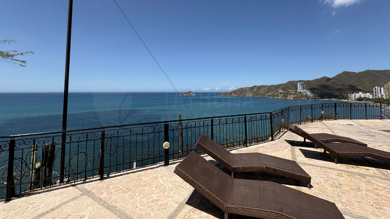 Penthouse dúplex frente al mar en venta en El Rodadero